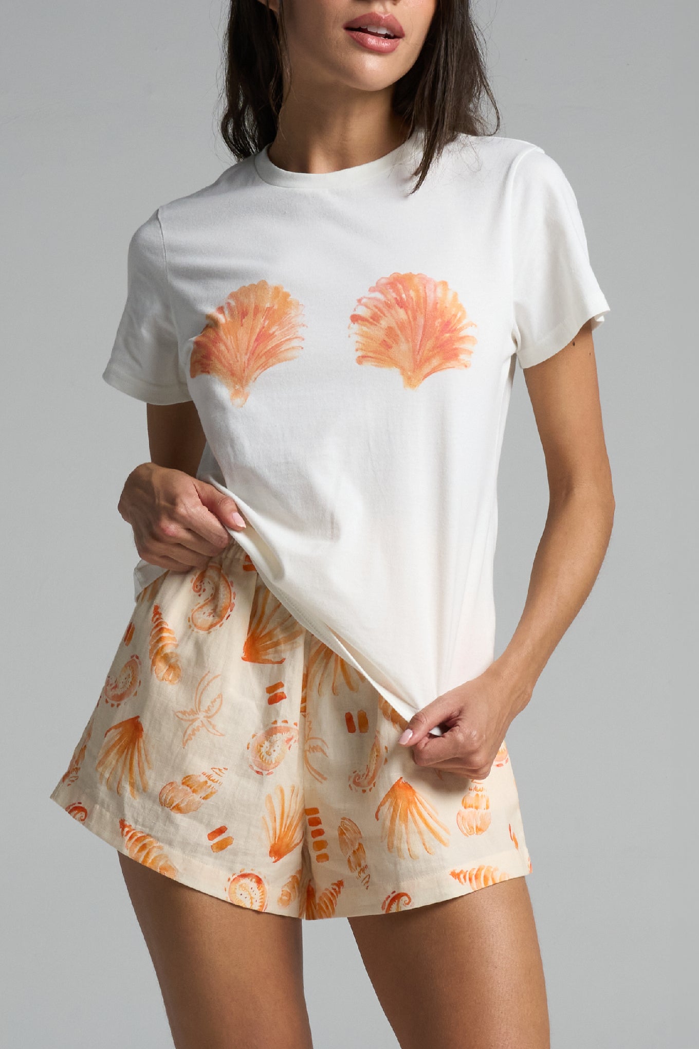 Graphic Tee: Shells - shopsigal