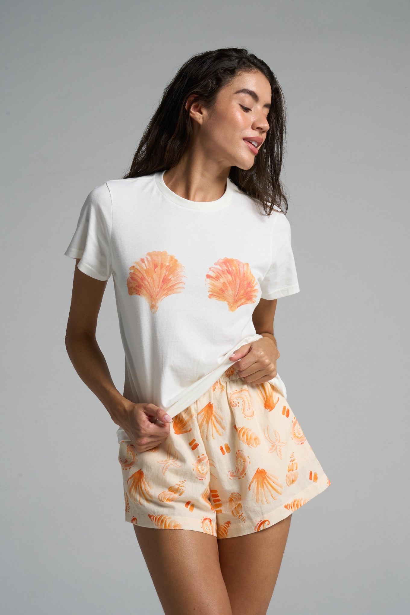 Graphic Tee: Shells - shopsigal