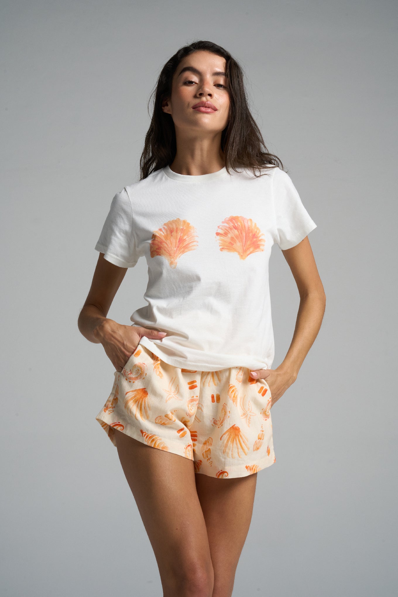 Graphic Tee: Shells - shopsigal