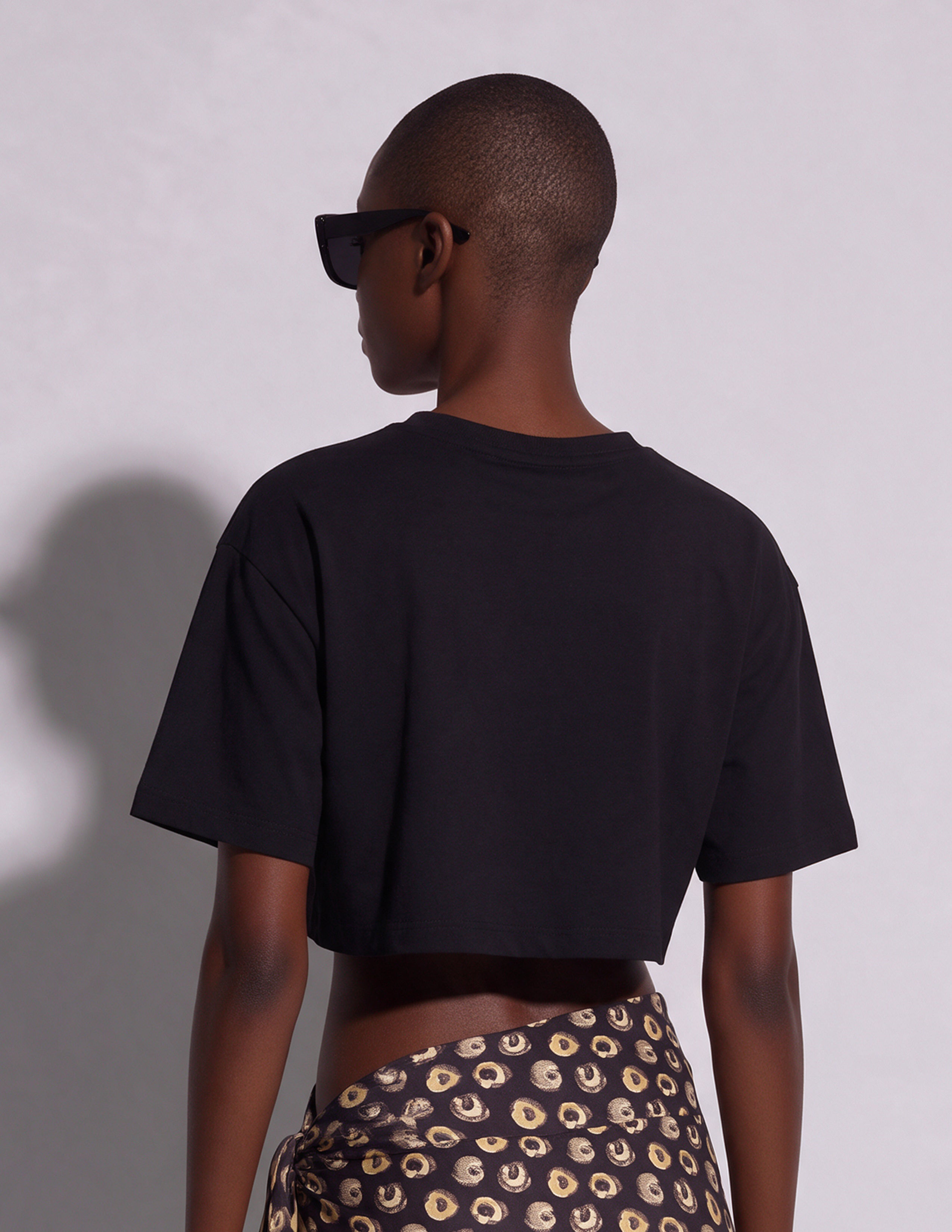 Crop Graphic Tee: Se Goza - shopsigal